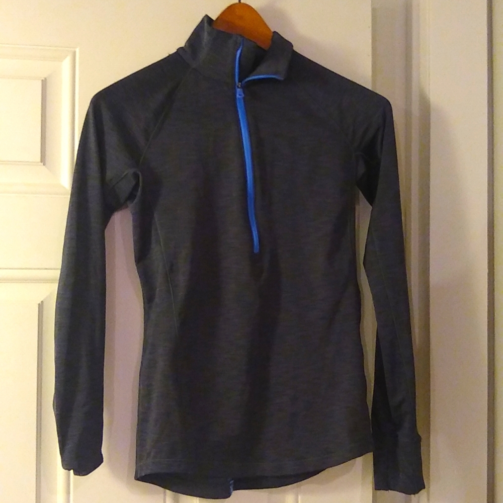 (1) Under Armour XS Cold Gear Half-Zip long sleeve